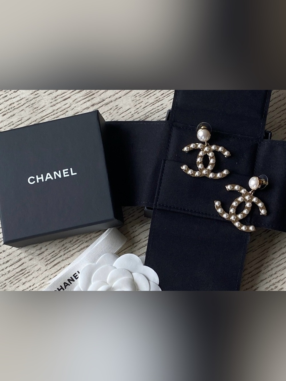 CHANEL Gold CC Logo Pearl Drop Earrings 100%AUTH 21S Large NIB Dangling Earrings - Picture 3 of 10